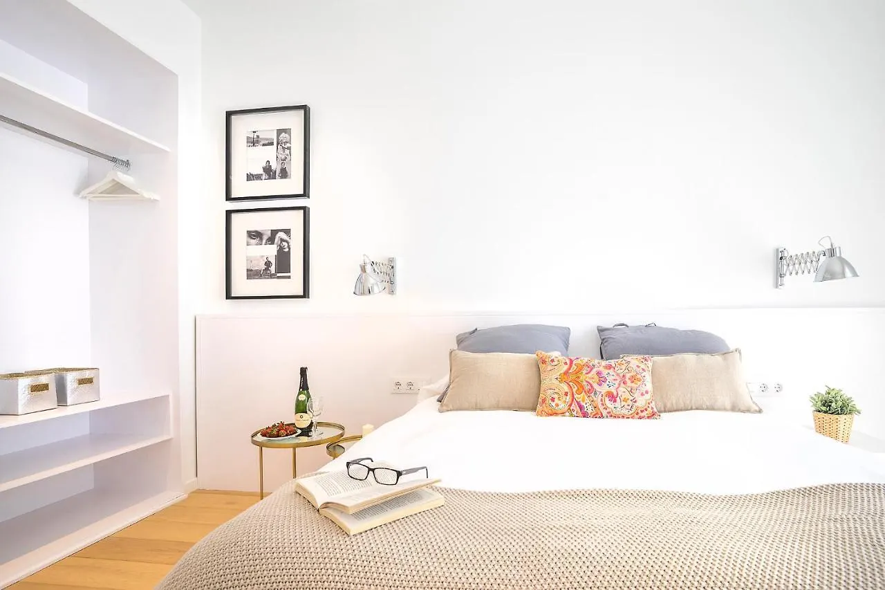 Friendly Rentals Gran Via Барселона